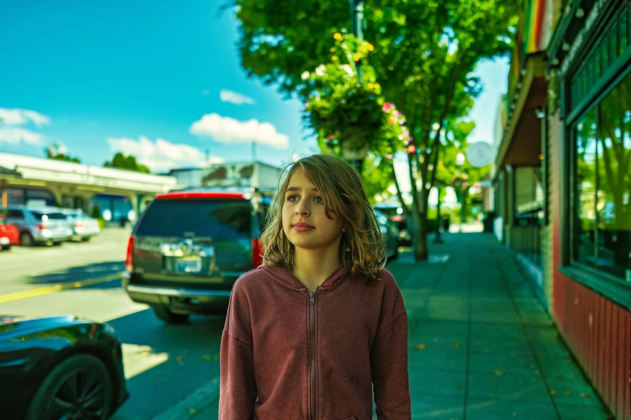 Portrait by the street, wide-open bokeh